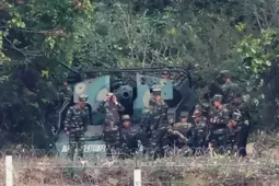 Căng thẳng gia tăng, Triều Tiên điều xe bọc thép và pháo tự hành đến sát biên giới Hàn Quốc