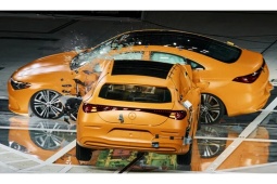 Mercedes-Benz tung clip thử nghiệm an toàn trên dòng xe CLA Sedan