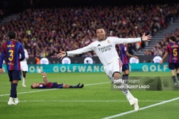 Lý do khiến Barcelona hủy diệt cả La Liga, nhưng gặp Real Madrid tắt điện?