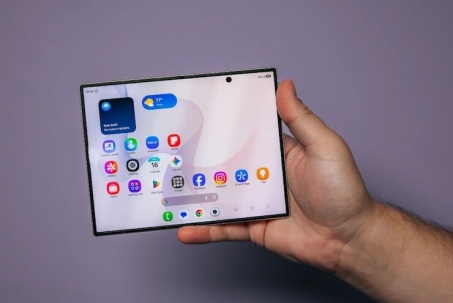 Giá điện thoại gập Samsung Galaxy Z Fold8: Đắt, rẻ ra sao so với iPhone Duo?
