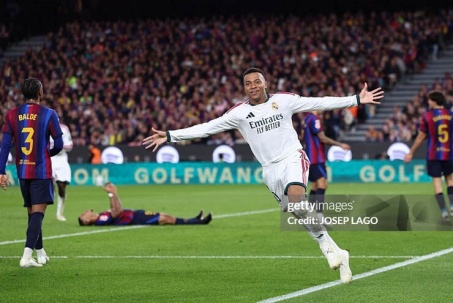 Lý do khiến Barcelona hủy diệt cả La Liga, nhưng gặp Real Madrid "tắt điện"?
