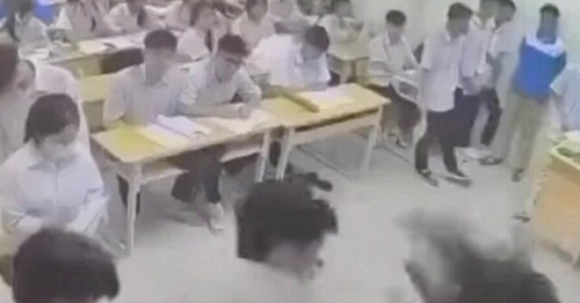Kỷ luật học sinh: Nhân văn phải đúng người, đúng mức