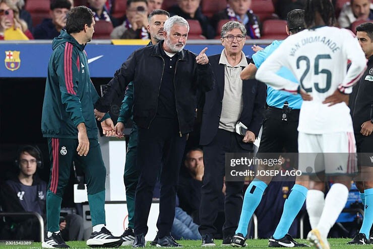 Phong thái lạnh lùng của Mourinho&nbsp;