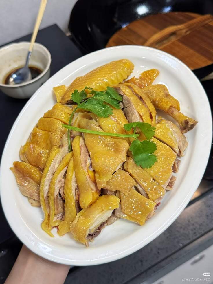 Thực đơn gia đình đa dạng với những món ăn quen thuộc, dễ chế biến.