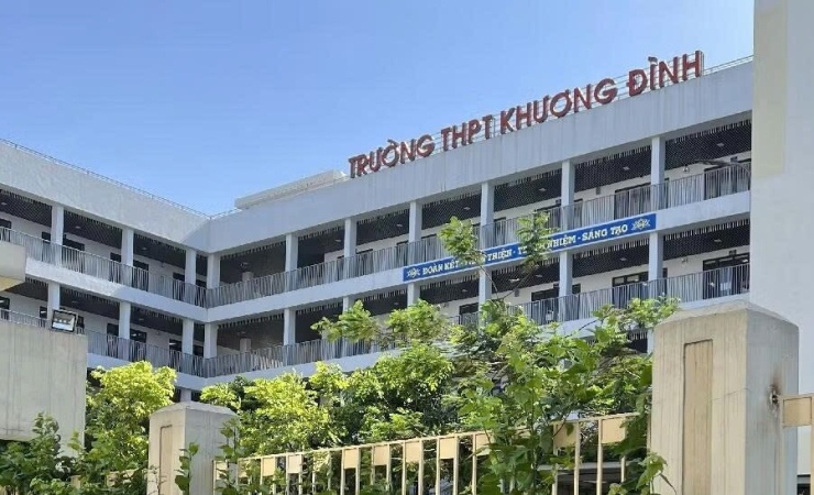 Trường THPT Khương Đình thu 2 triệu đồng mỗi học sinh, chi 42,6 triệu đồng mua tivi, bảng trượt