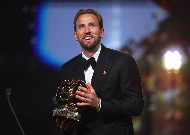 Kane trở thành cầu thủ Anh đầu tiên giành Quả bóng vàng&nbsp;kể từ khi Michael Owen đăng quang vào năm 2001