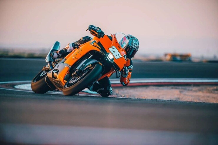 "Mãnh thú" KTM 990 RC R 2026 trình làng, giá ngang SUV B - 3