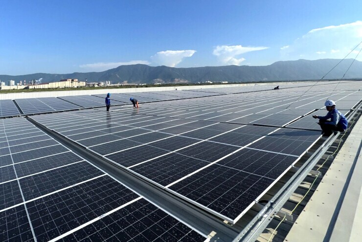 VinEnergo vận hành hệ thống điện mặt trời mái nhà kết hợp pin lưu trữ năng lượng tại Hà Tĩnh