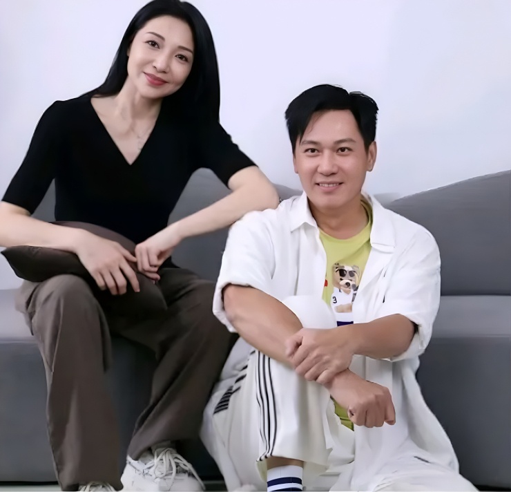 Vợ chồng Phương Tâm Viện, Chân Chí Cường. Ảnh: Weibo