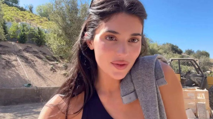 Kylie Jenner giới thiệu về biệt thự đang xây của mình ở Hidden Hills. Ảnh: Youtube