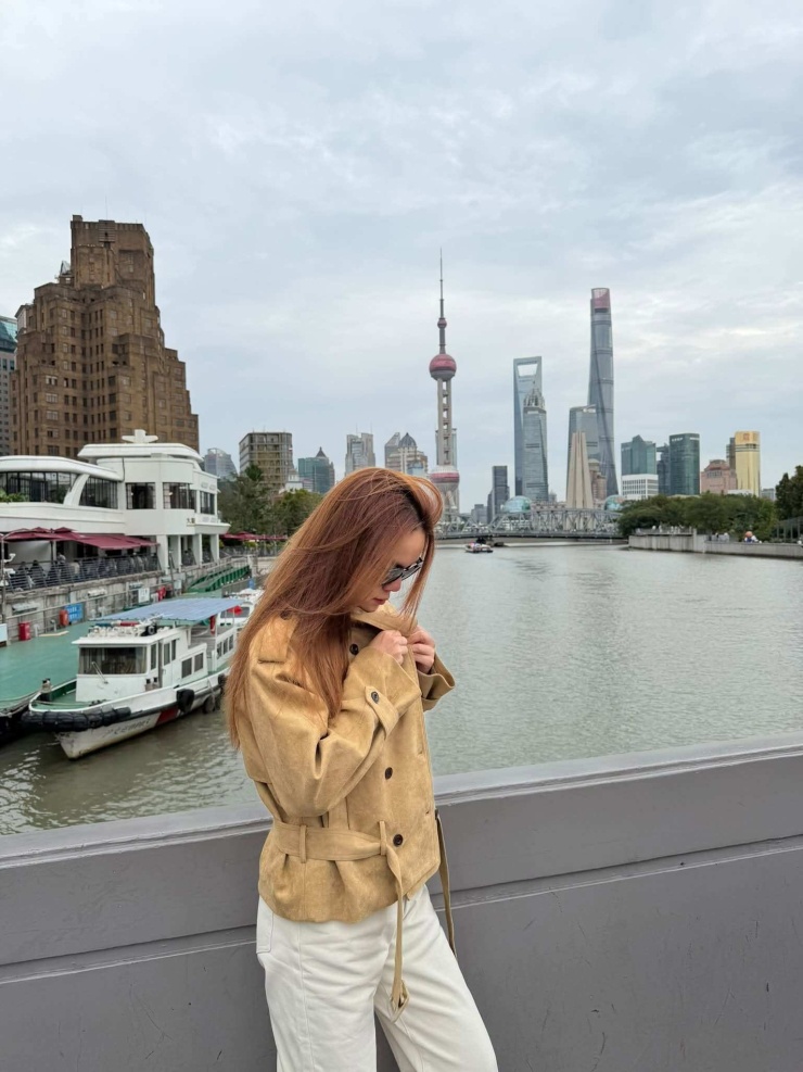 Phạm Quỳnh Anh và 3 con gây chú ý ở Thượng Hải - 9