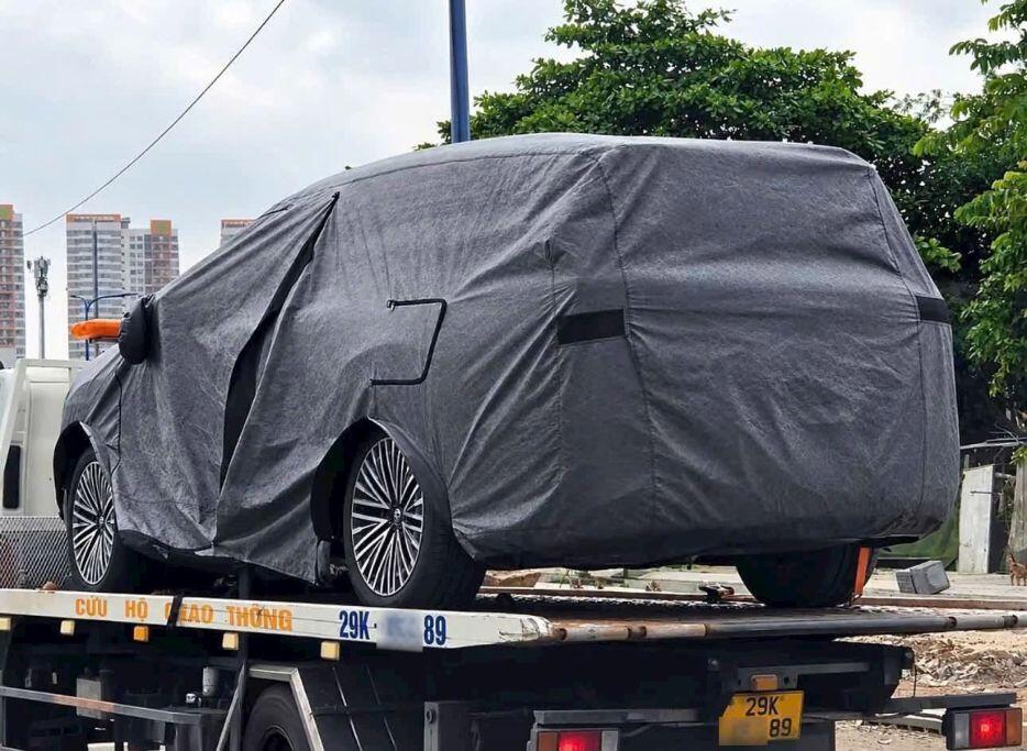 Mẫu xe được cho là&nbsp;Volkswagen ID. Era 9X đang&nbsp;được vận chuyển tại Việt Nam.