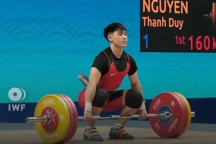 "Thần đồng" cử tạ Việt Nam phá 2 kỷ lục thế giới, tạo địa chấn vòng loại Olympic