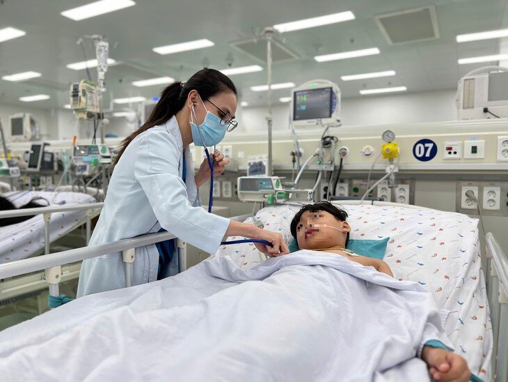 Bé 7 tuổi nguy kịch, phù phổi cấp, viêm cơ tim tối cấp vì cúm A - 2