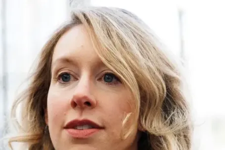 Sự ám ảnh dai dẳng của Elizabeth Holmes