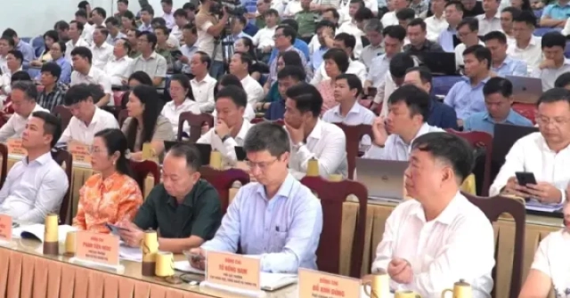 Lãnh đạo Sở vắng họp thi Tốt nghiệp THPT, Thứ trưởng Bộ GD&ĐT yêu cầu giải trình ngay