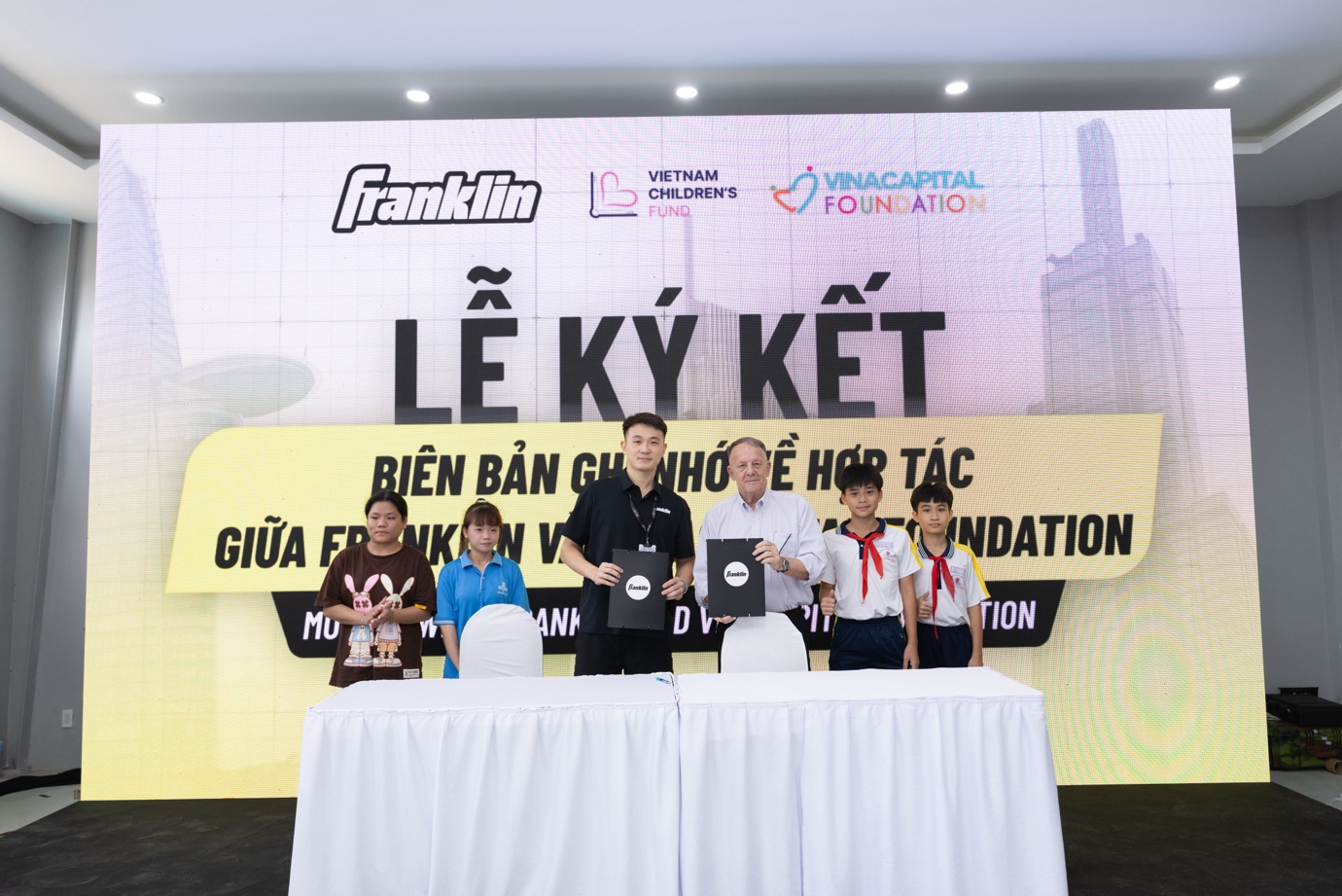 Đại diện Franklin và VinaCapital Foundation tại lễ ký kết MoU