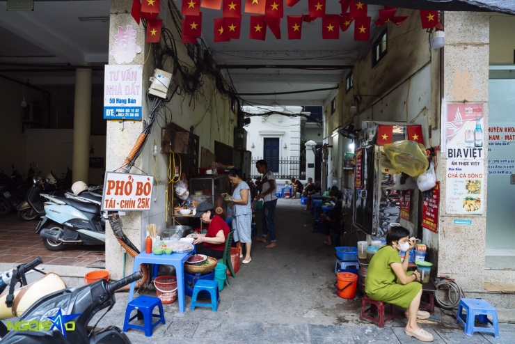 Quán phở giá bình dân 25.000 đồng giữa trung tâm Hà Nội - 1