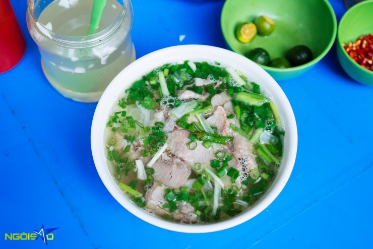 Quán phở giá bình dân 25.000 đồng giữa trung tâm Hà Nội - 8