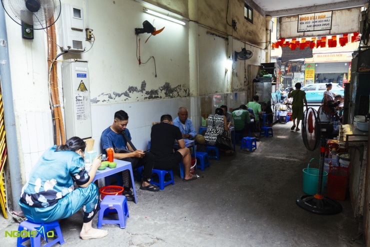 Quán phở giá bình dân 25.000 đồng giữa trung tâm Hà Nội - 10