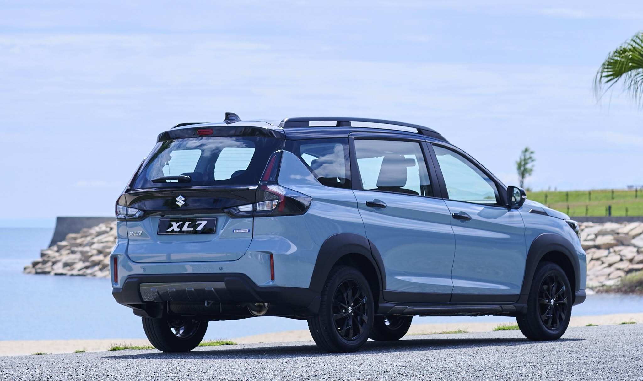 Suzuki Việt Nam công bố giá bán dòng xe XL7 nâng cấp mới - 2
