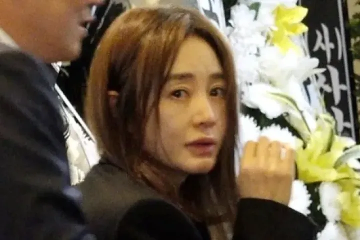 Cả showbiz Hàn đau buồn