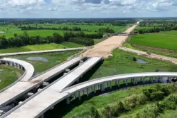 Thông xe cao tốc phải chạy thật, không phải để lấy ngày, rồi 'đóng cửa' thi công tiếp